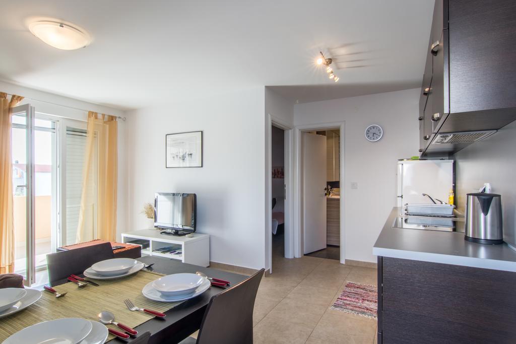 Apartments Domuzin 비오그라드나모루 외부 사진