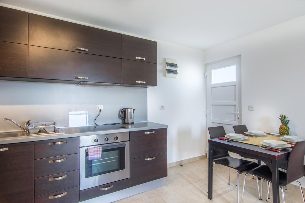 Apartments Domuzin 비오그라드나모루 외부 사진