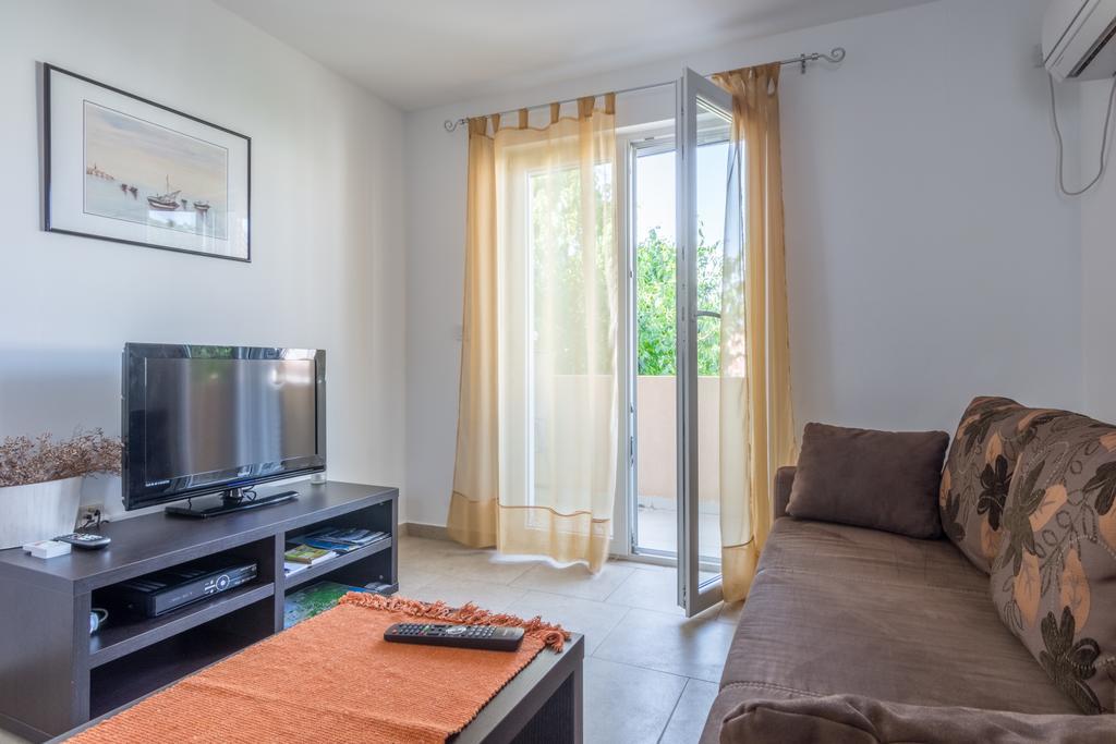 Apartments Domuzin 비오그라드나모루 외부 사진