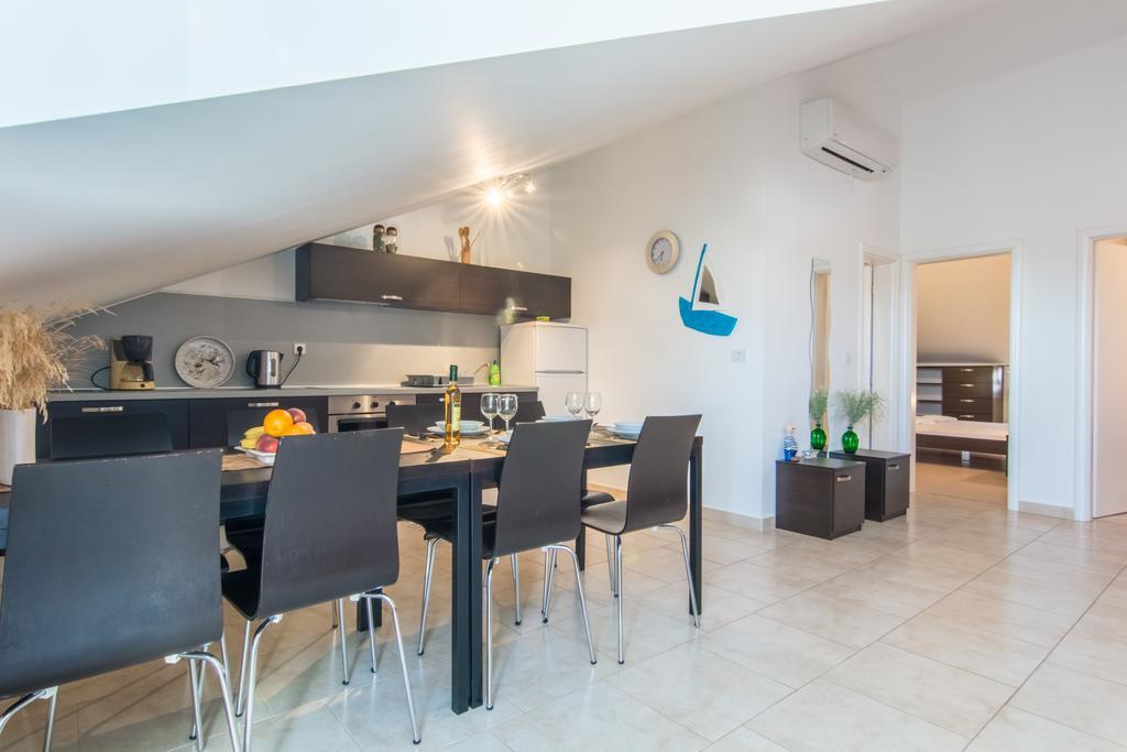 Apartments Domuzin 비오그라드나모루 외부 사진