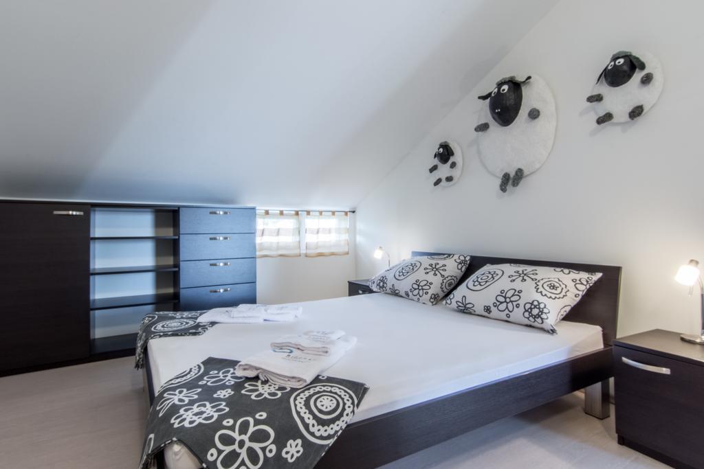Apartments Domuzin 비오그라드나모루 외부 사진