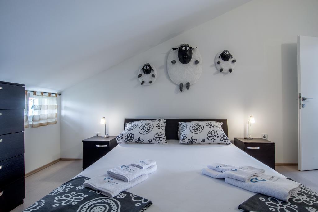 Apartments Domuzin 비오그라드나모루 외부 사진